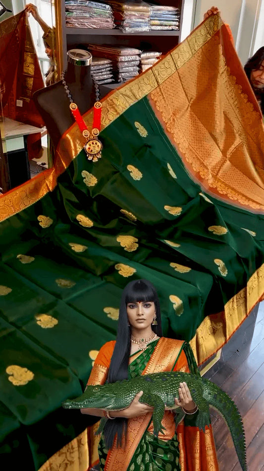 Prepossessing Dark Green Soft Banarasi Silk Saree With Lovely Blouse Piece