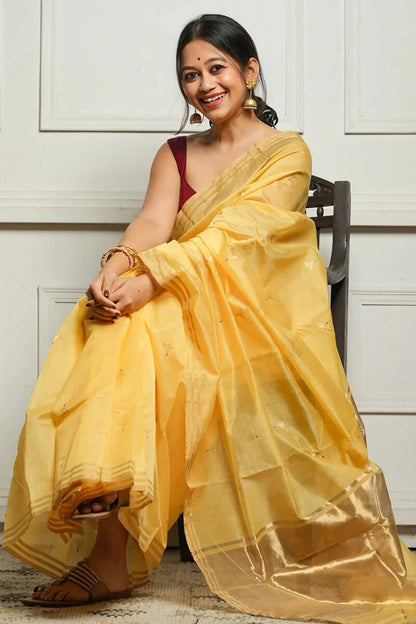 Engaging Yellow Cotton Silk Saree With Stunning Blouse Piece
