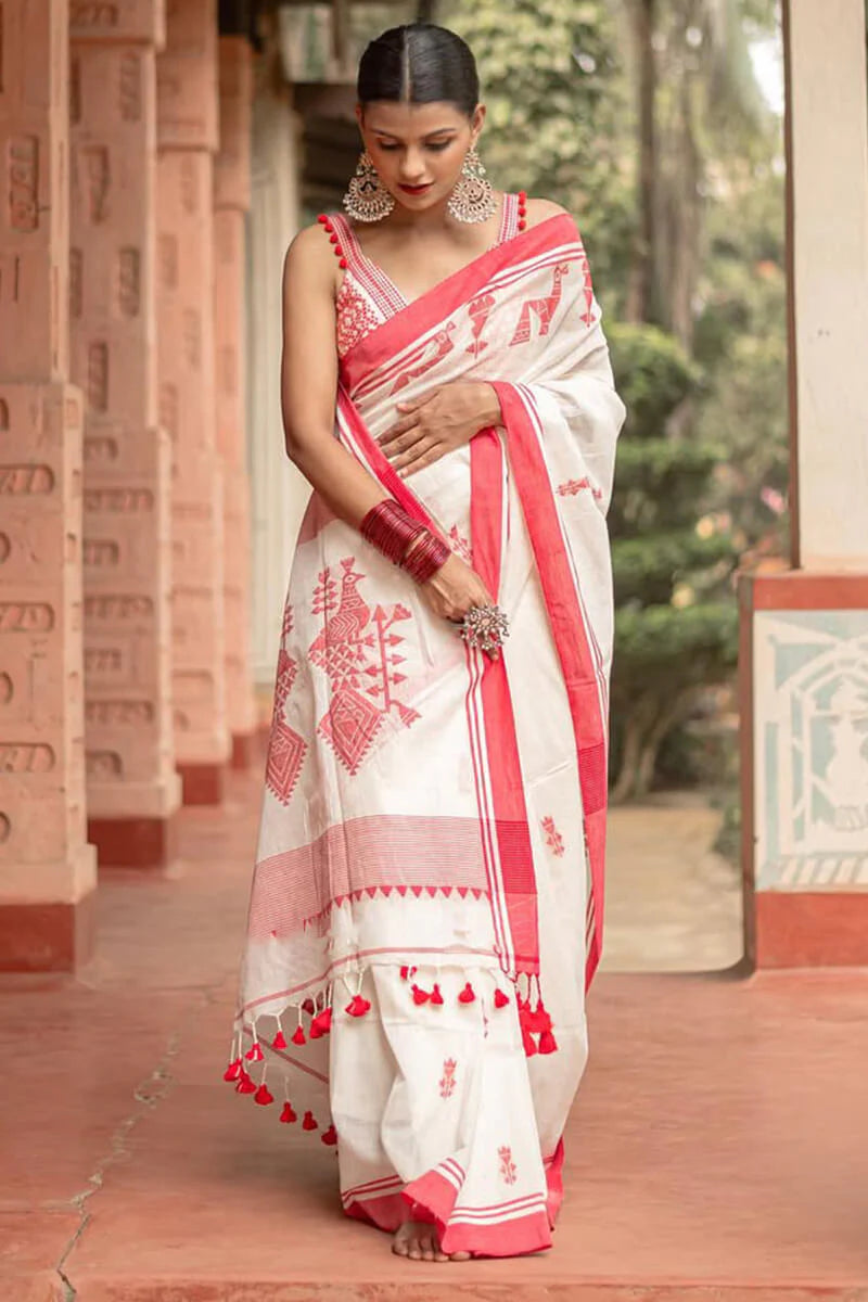 heavenly Off White Cotton Silk Saree With Enamoring Blouse Piece