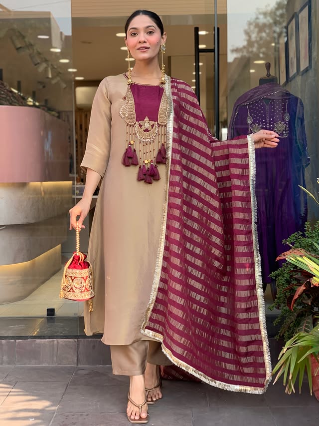 Very Ravishing Soft Silk Embroidery Suit Set