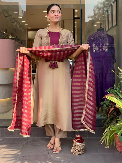 Very Ravishing Soft Silk Embroidery Suit Set