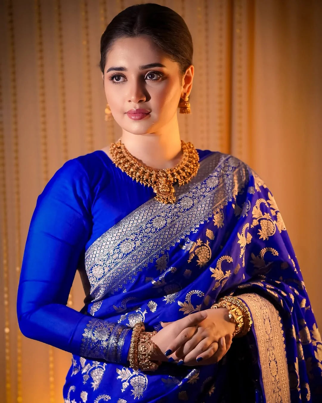 Magnificent Royal Blue Soft Banarasi Silk Saree With Glorious Blouse Piece