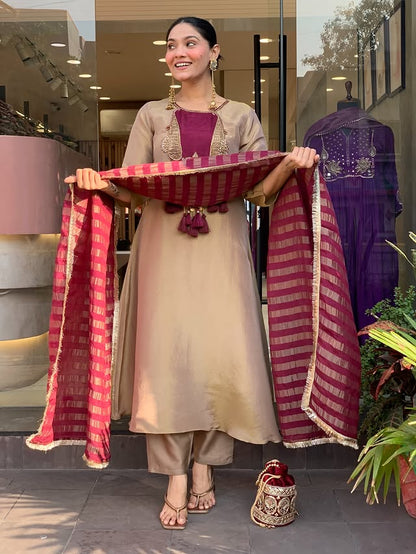 Very Ravishing Soft Silk Embroidery Suit Set