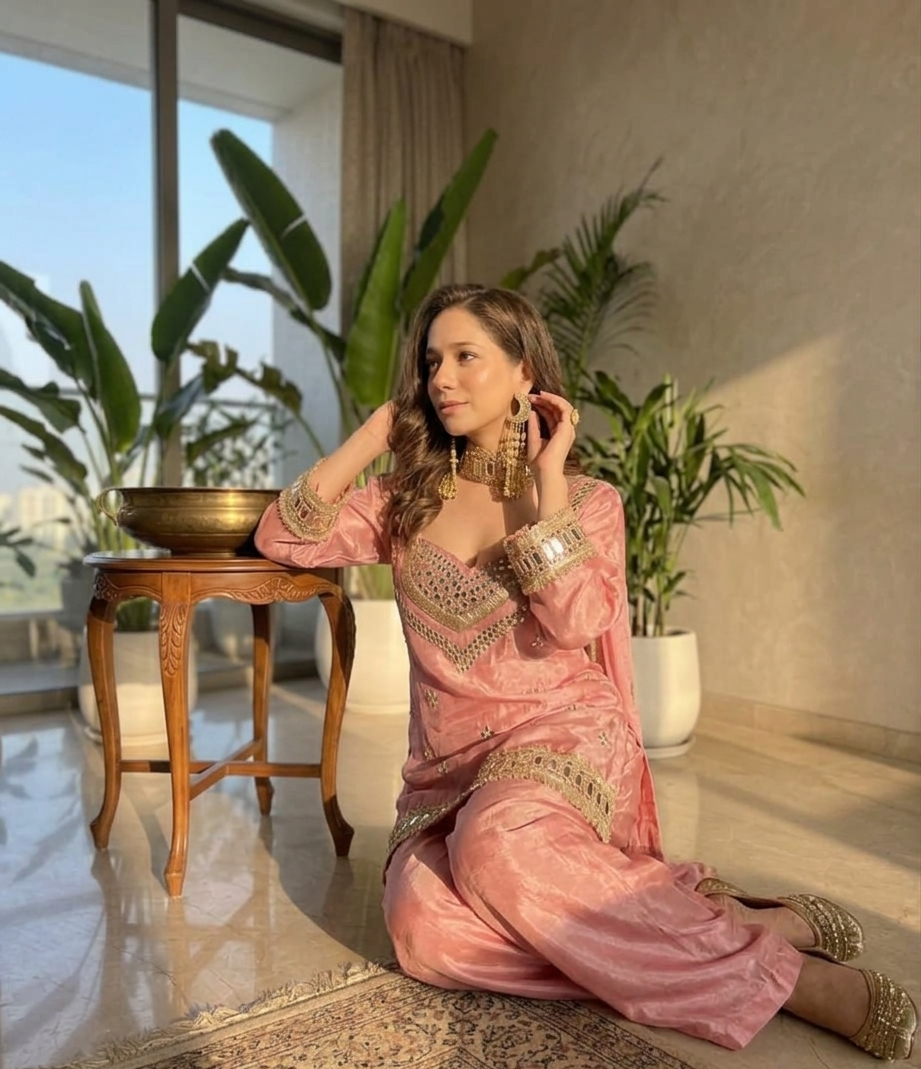Surmayi Noor Mirror Work Suit Set