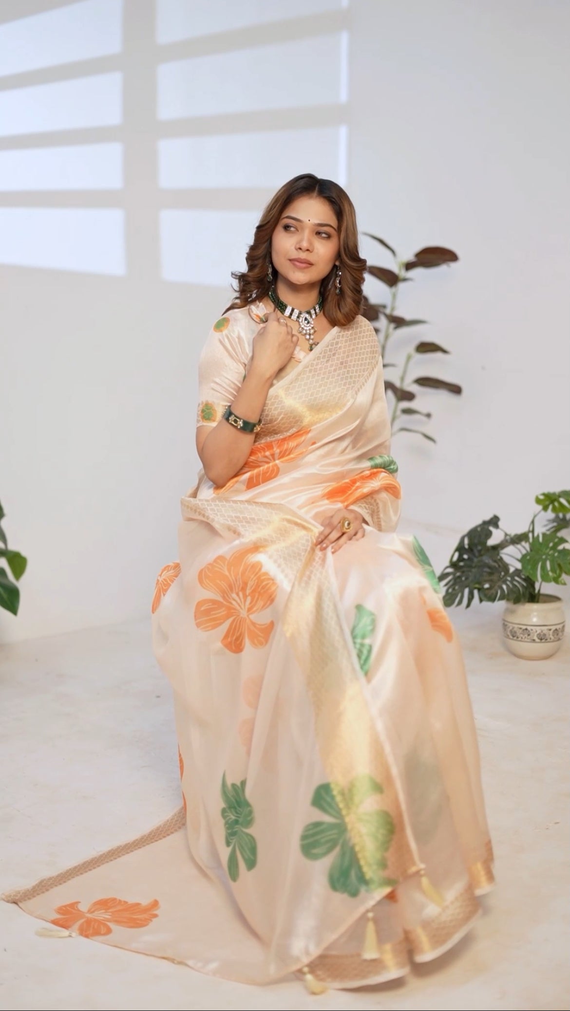 Elegant Cream Handllom Silk Blend Saree With Zari border