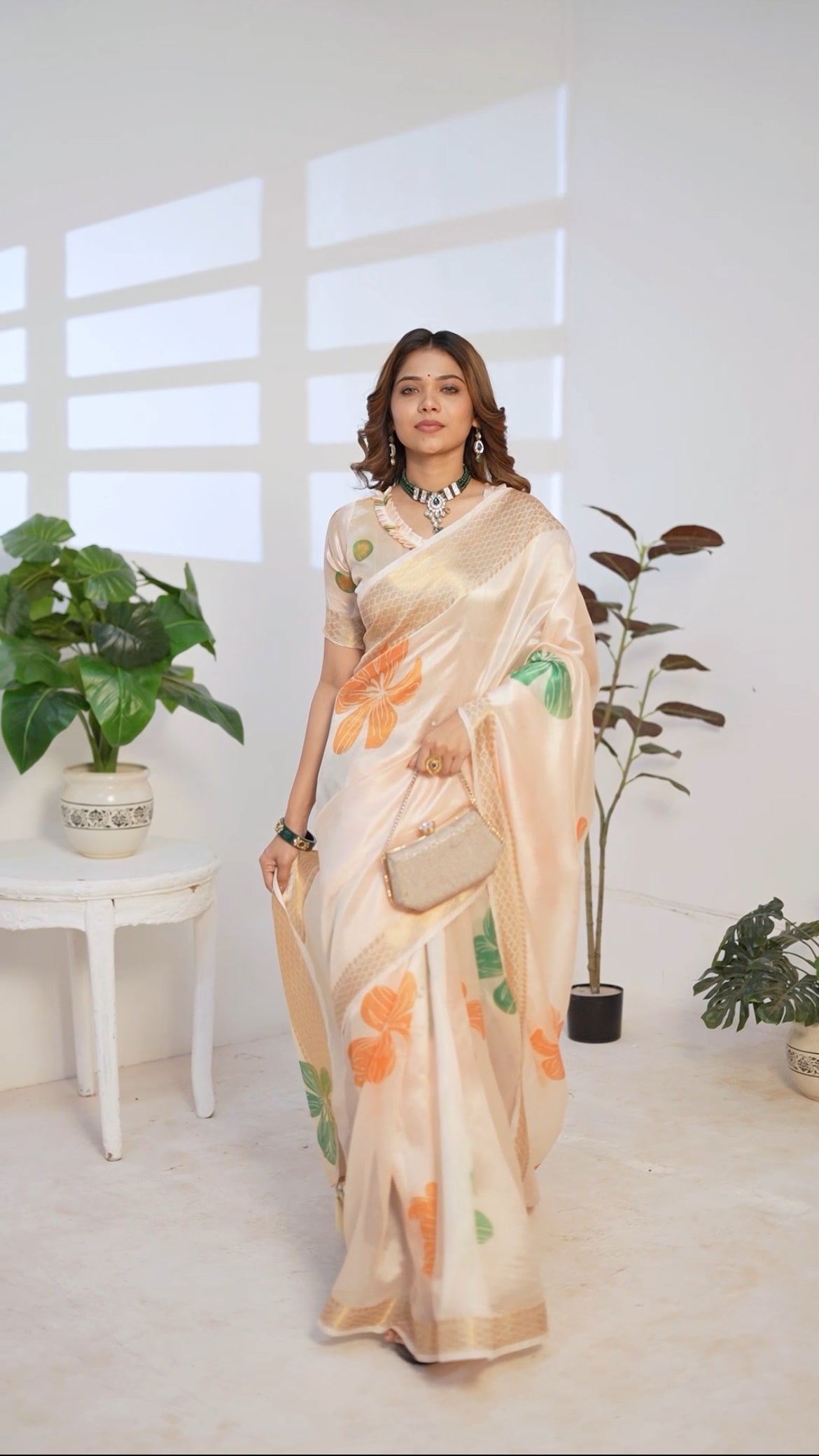 Elegant Cream Handllom Silk Blend Saree With Zari border