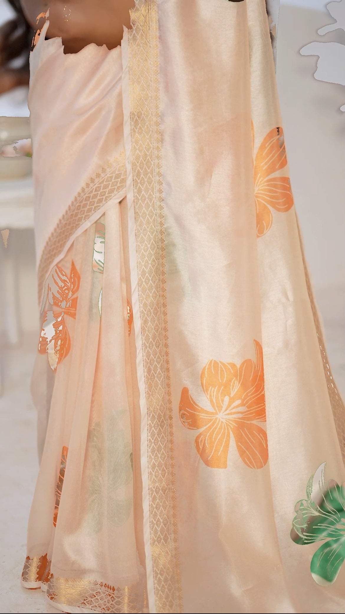 Elegant Cream Handllom Silk Blend Saree With Zari border