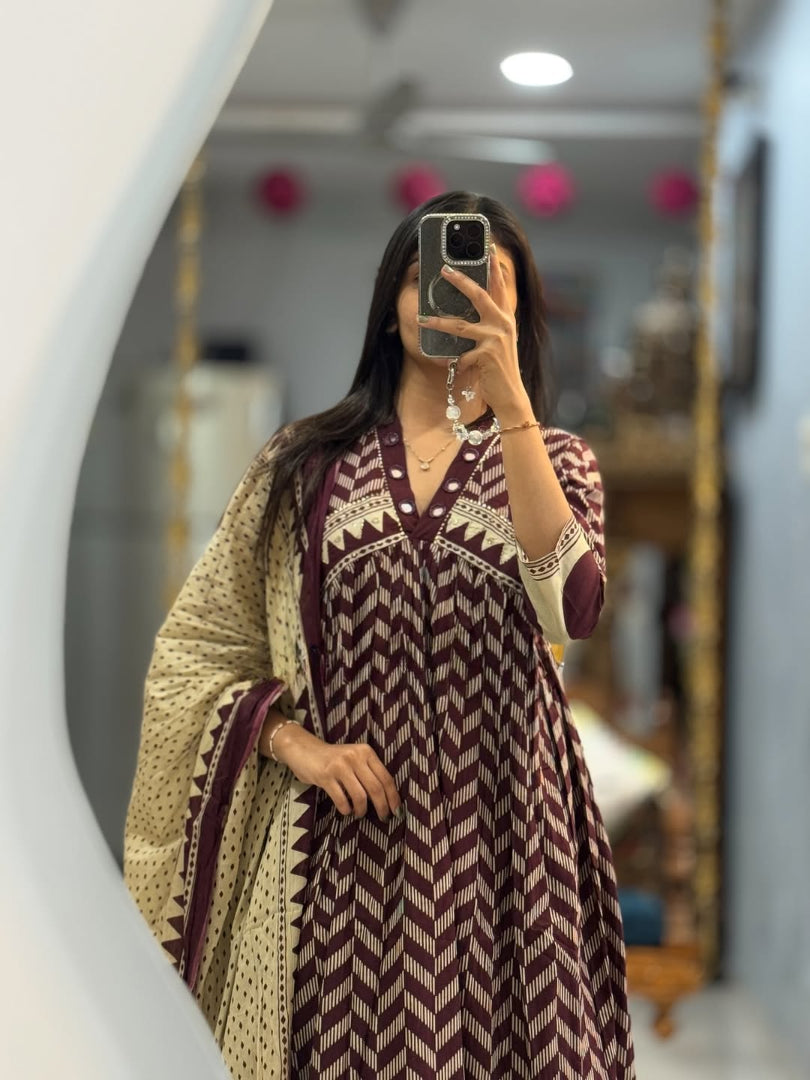 Very Elegant Pure Mul Cotton Embroidery Suit Set