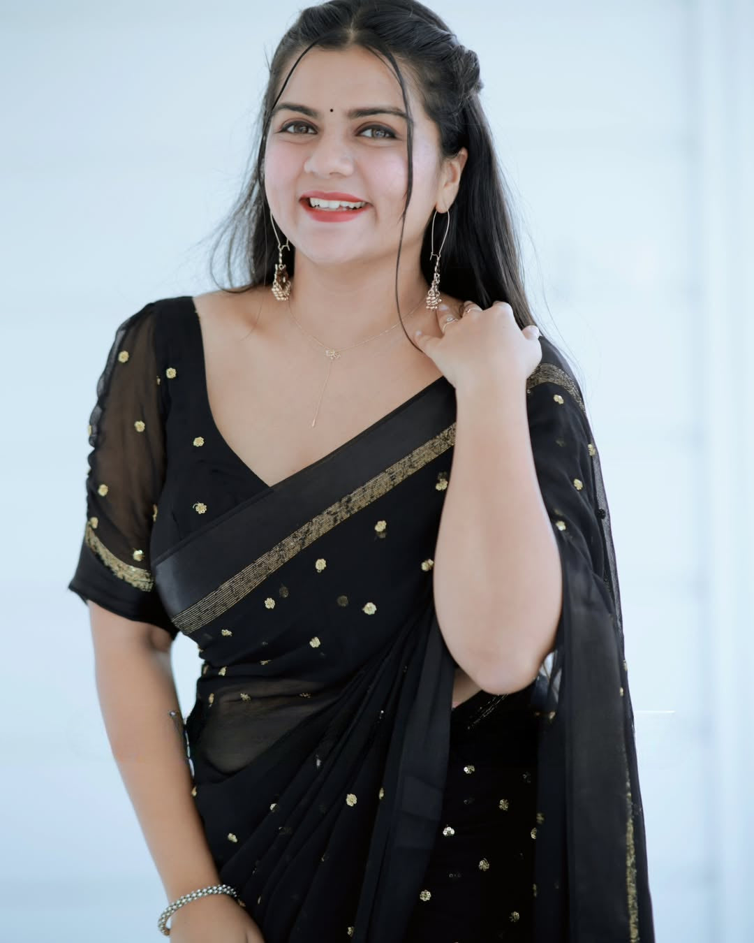 Most Trending Viral Pure Viscose Georgette Black Saree With Satin Border