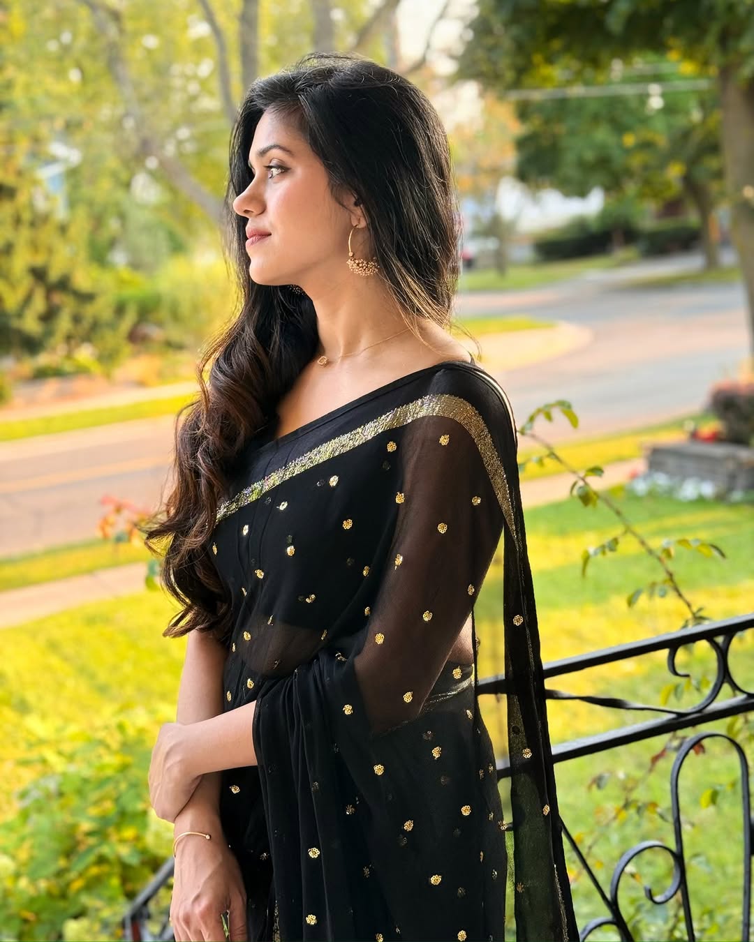 Most Trending Viral Pure Viscose Georgette Black Saree With Satin Border