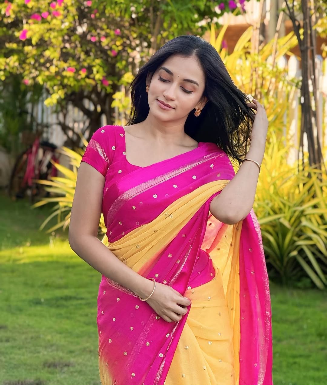 Most Trending Viral Pure Viscose Georgette Padding Saree With Satin Border