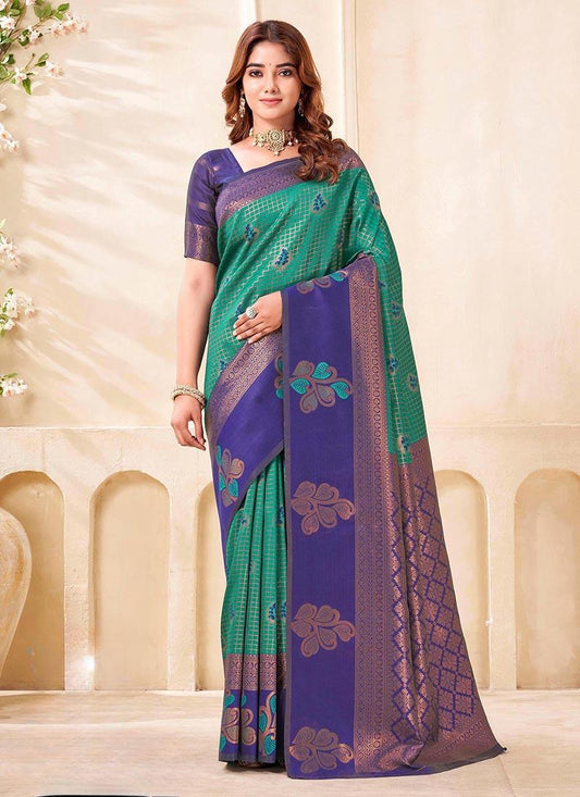 Elegant Peacock Kanjivaram Silk Saree With Shine Zari Work