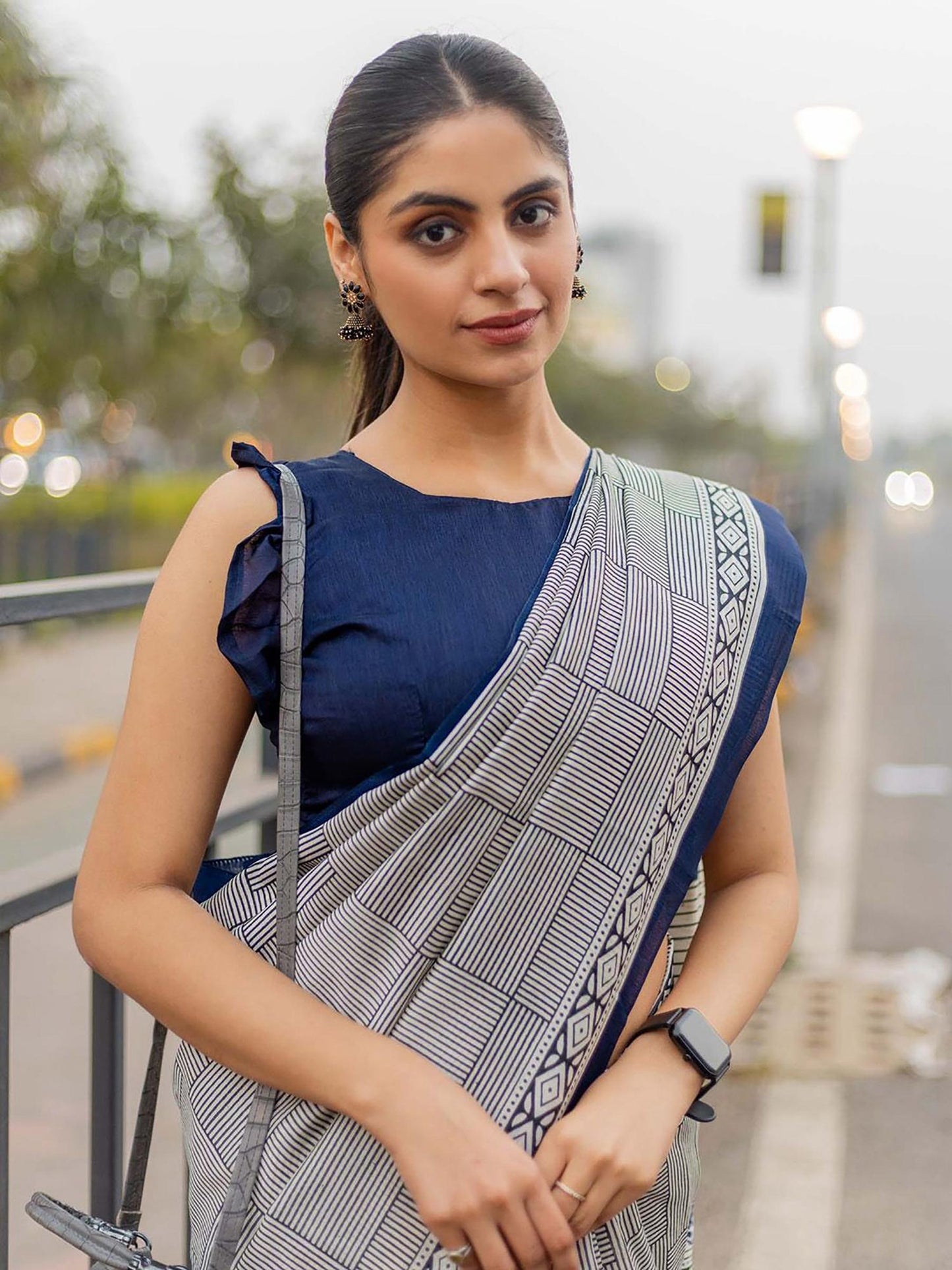 Breathable Mulmul Cotton Print Saree With Premium Blouse Piece