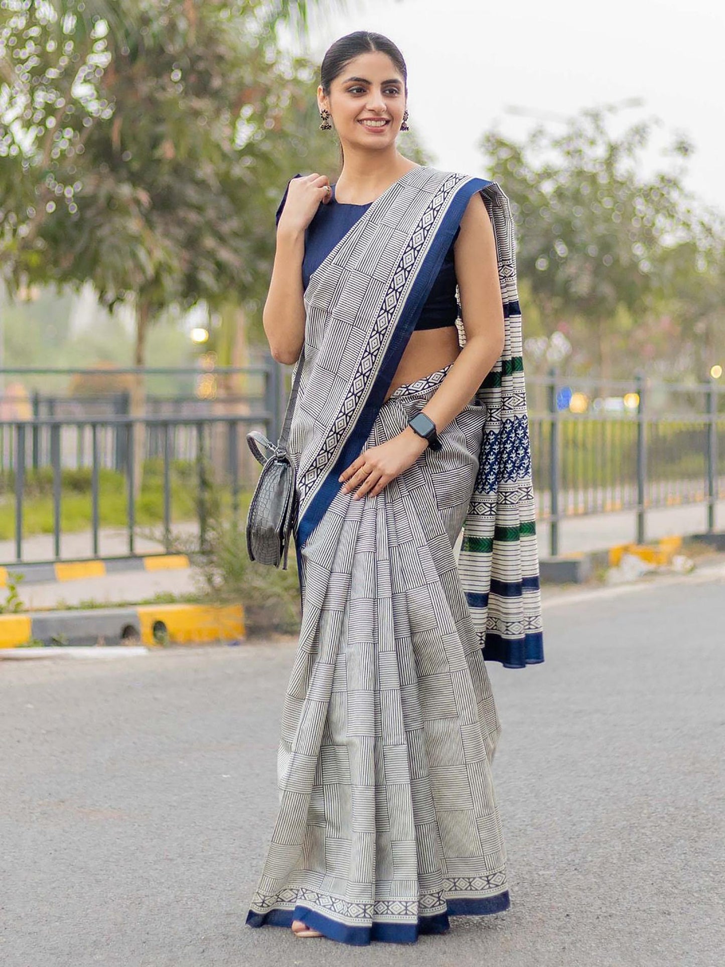 Breathable Mulmul Cotton Print Saree With Premium Blouse Piece