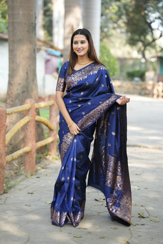 Glamorous Soft Silk Saree With Golden Zari Weaving