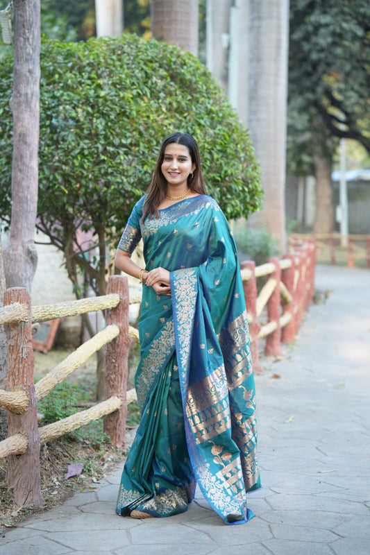Glamorous Soft Silk Saree With Golden Zari Weaving