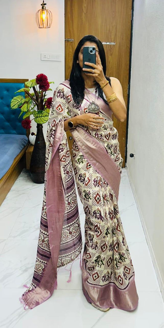 Winsome Handloom Silk Saree In  Ikkat Print With Zari Border