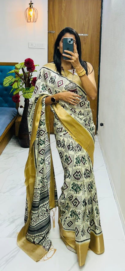 Winsome Handloom Silk Saree In  Ikkat Print With Zari Border