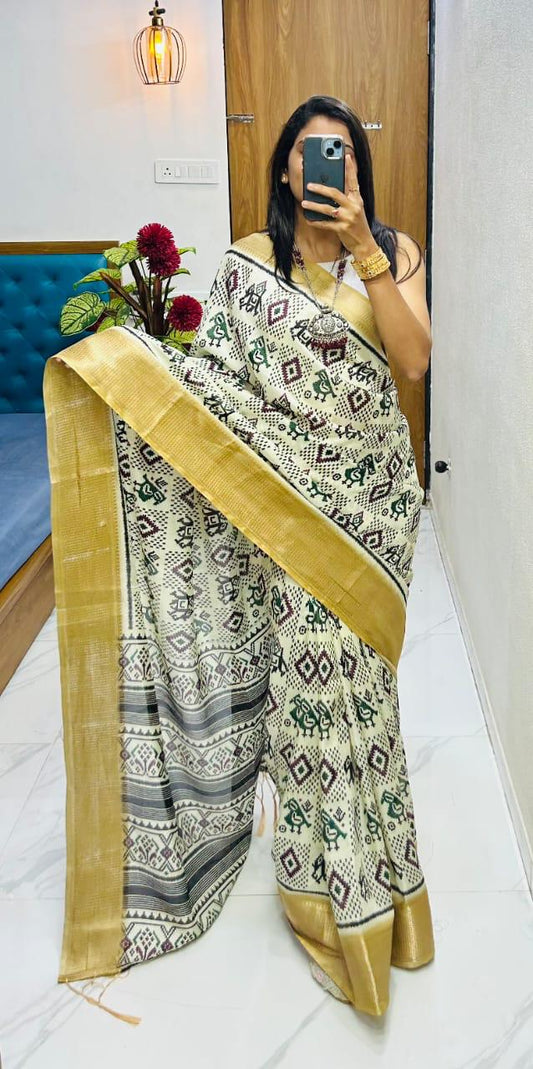 Winsome Handloom Silk Saree In  Ikkat Print With Zari Border
