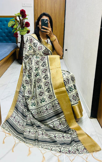 Winsome Handloom Silk Saree In  Ikkat Print With Zari Border