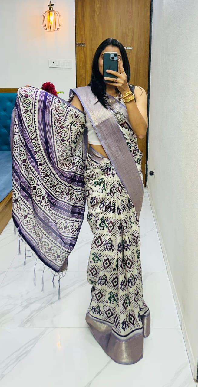 Winsome Handloom Silk Saree In  Ikkat Print With Zari Border