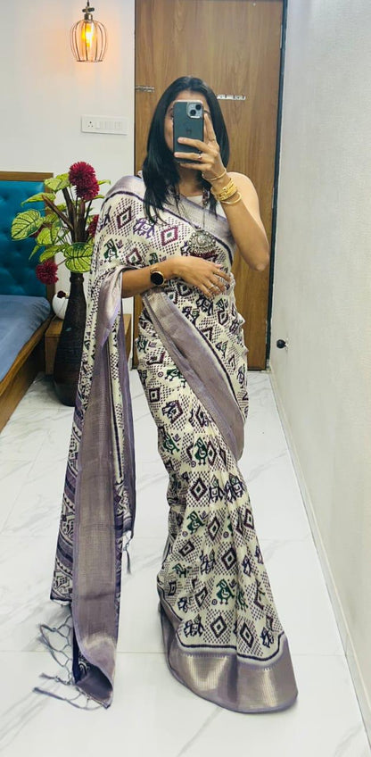 Winsome Handloom Silk Saree In  Ikkat Print With Zari Border