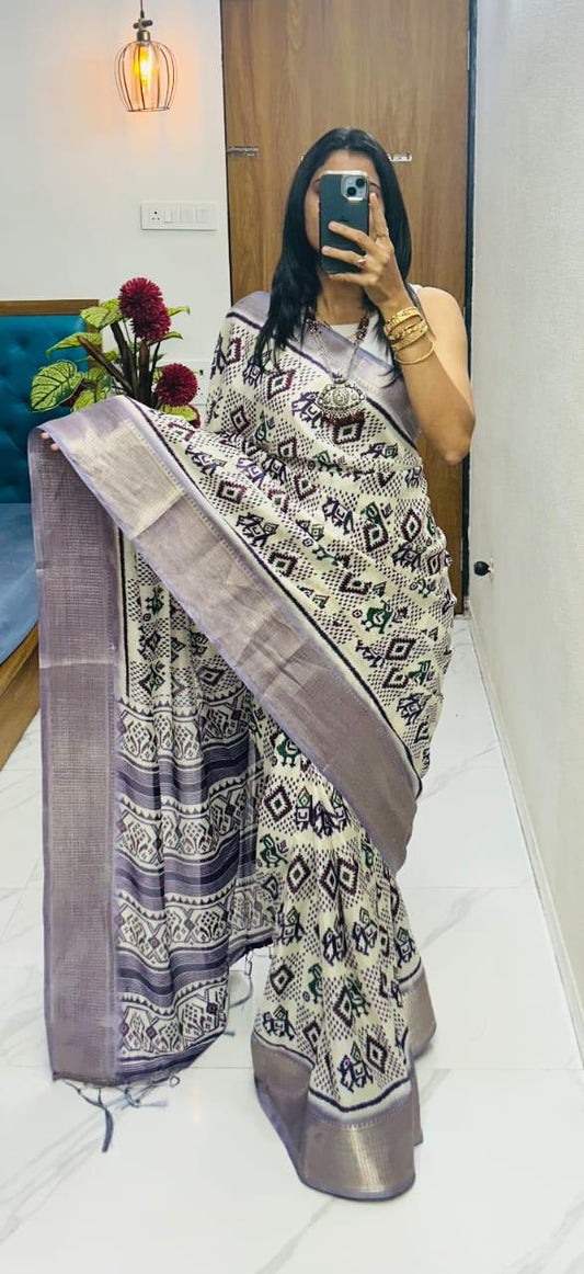Winsome Handloom Silk Saree In  Ikkat Print With Zari Border