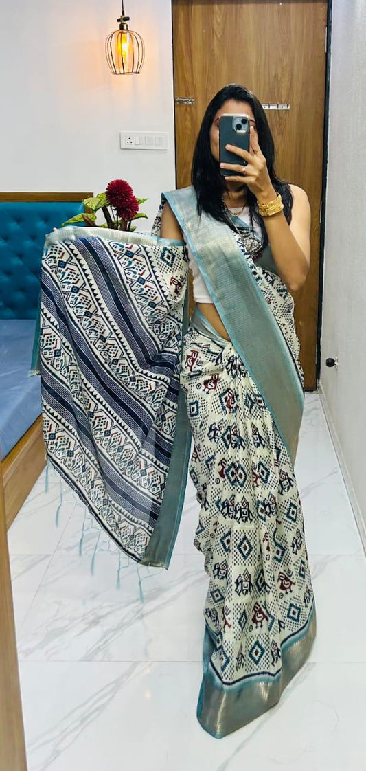 Winsome Handloom Silk Saree In  Ikkat Print With Zari Border