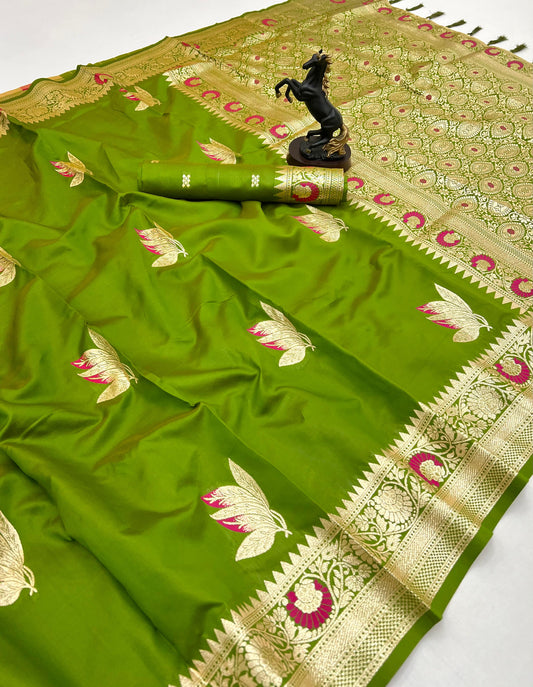Elegant Festive Look Soft Silk Saree With Zari Weaving