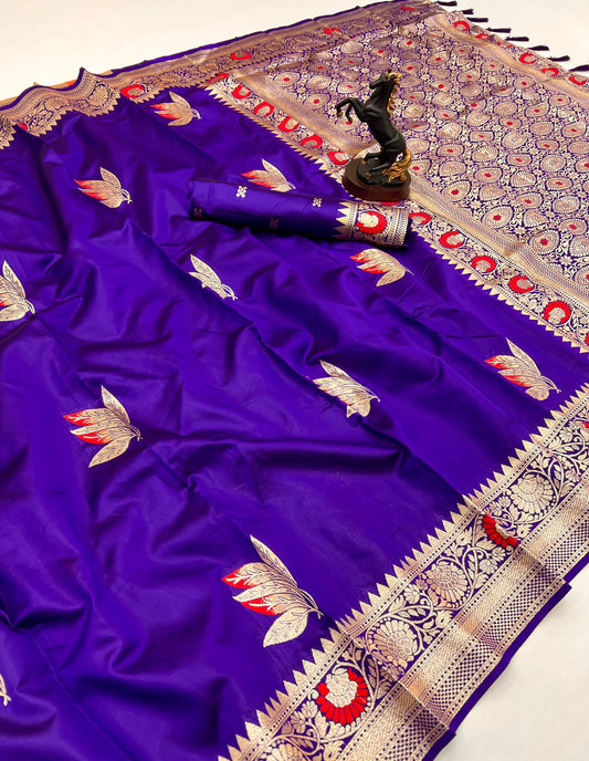 Elegant Festive Look Soft Silk Saree With Zari Weaving