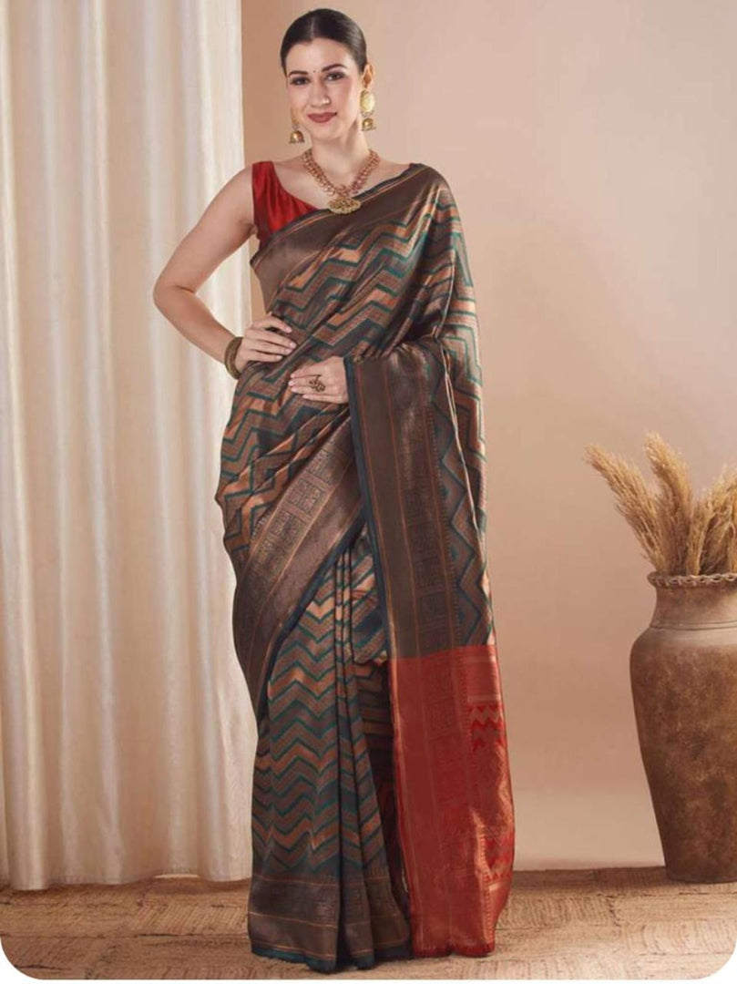 Very prepossessing Soft Silk Saree With Zari Weaving