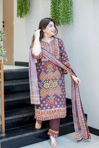Delightful  Pure Chinon Silk suit Set with handwork Neck