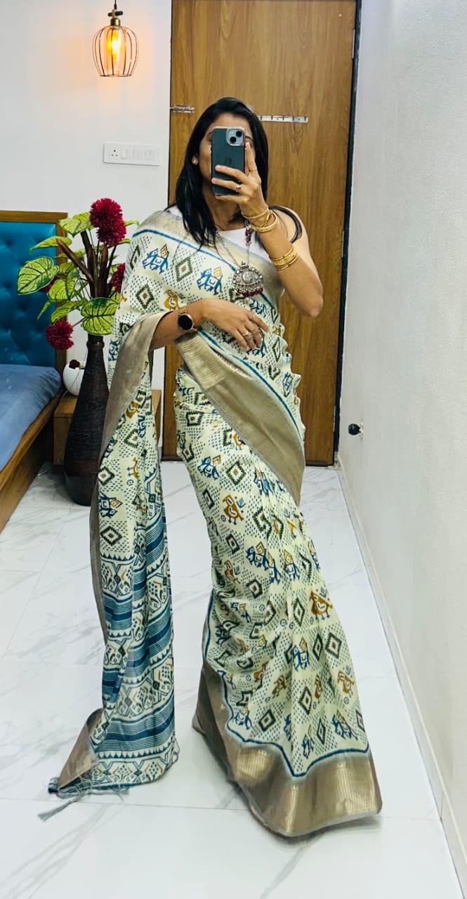 Winsome Handloom Silk Saree In  Ikkat Print With Zari Border
