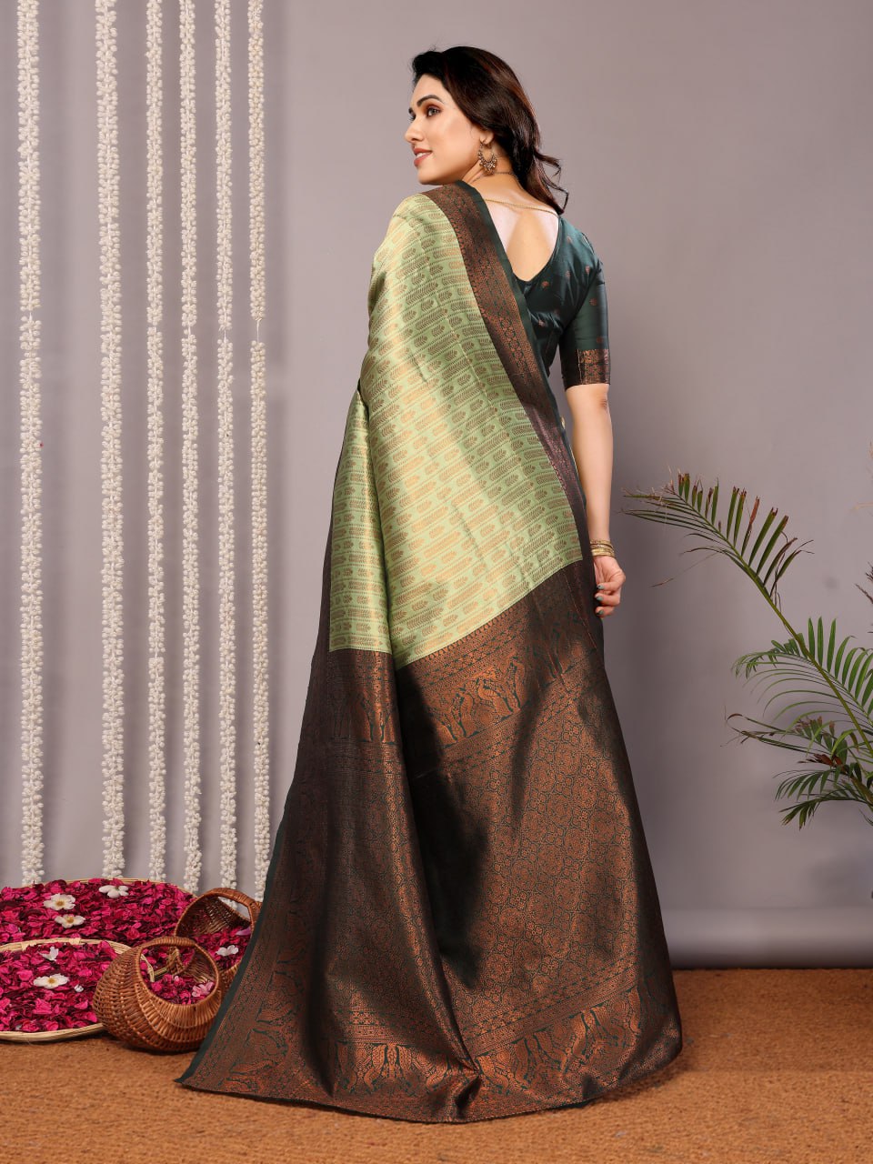 Most Glamorous Banasari Silk Saree With Blouse
