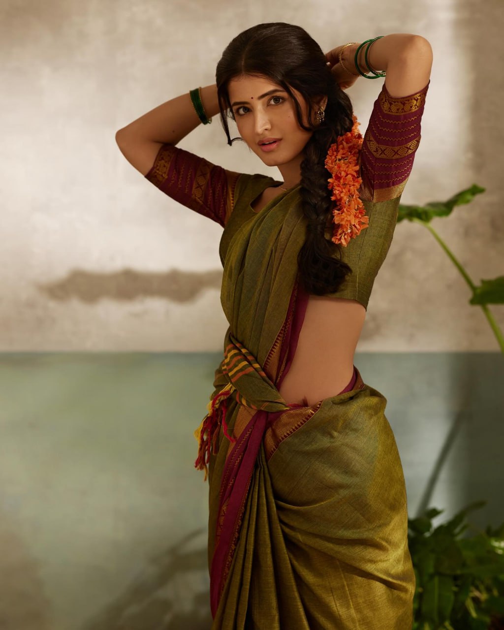 Most Beautiful Banarasi Silk Saree With Zari Weaving