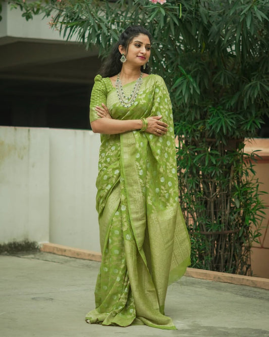 Most Stunning Banarasi Silk Saree With Rich Pallu