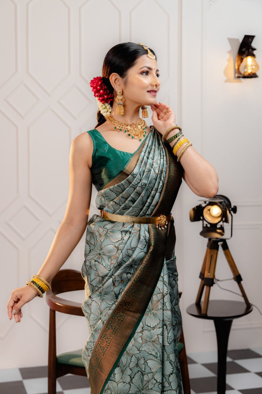 Most Pleasing Banasari Silk Saree With Blouse
