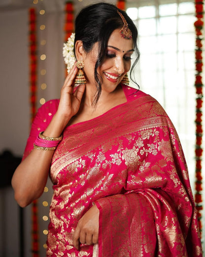 Most Gorgeous Banarasi Silk Saree With Rich Pallu