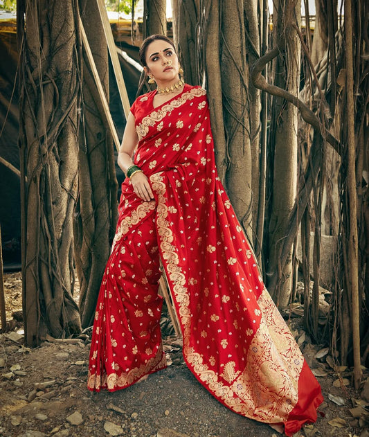 Most Ravishing Banarasi Silk Saree With Zari Weaving