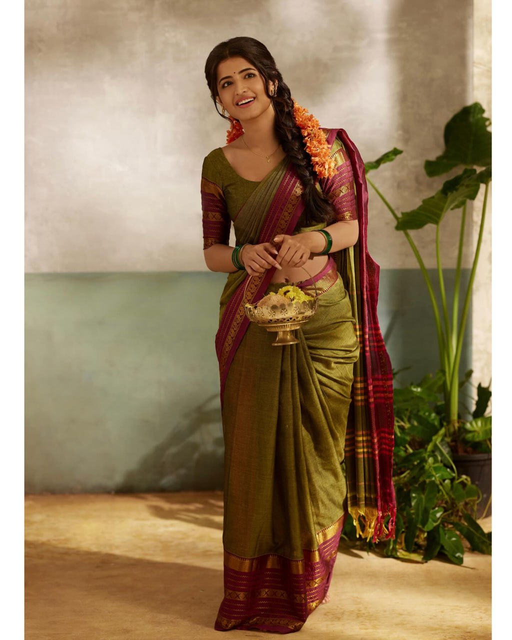 Most Beautiful Banarasi Silk Saree With Zari Weaving
