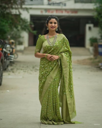Most Stunning Banarasi Silk Saree With Rich Pallu
