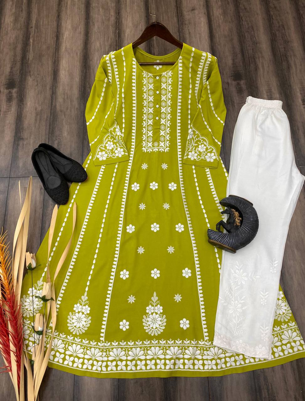 Elegant Rayon Cotton Embroidary Thread Work Kurti & Plazzo Set