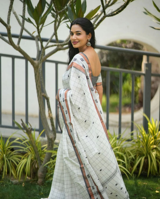 Most Glamorous Banarasi Silk Saree With Zari Weaving