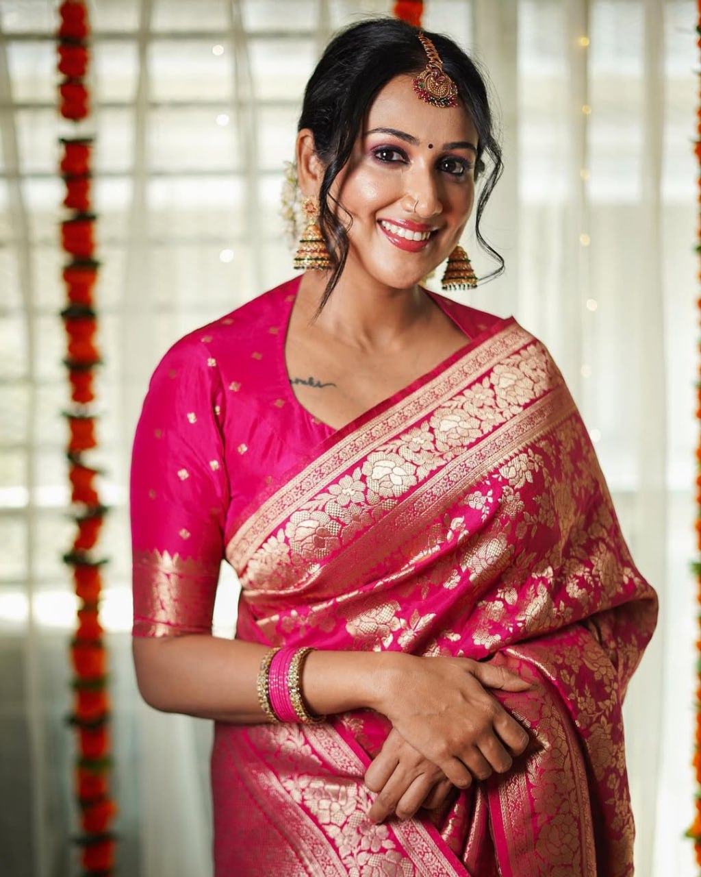 Most Gorgeous Banarasi Silk Saree With Rich Pallu