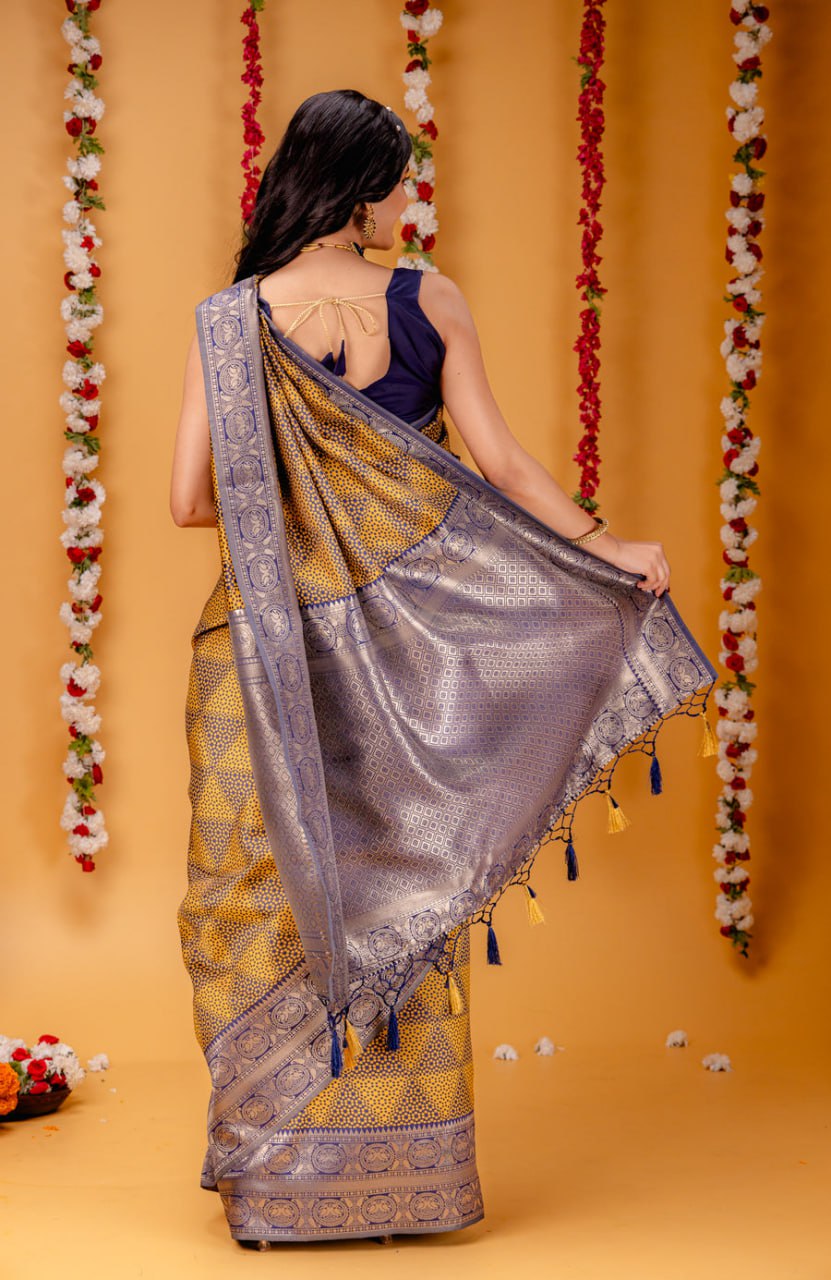 Most Engaging Banarasi Silk Saree With Zari Weaving